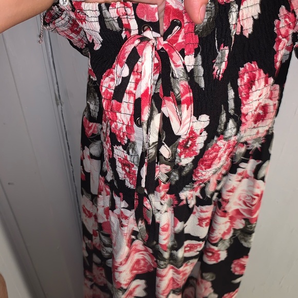 Floral maxi dress with cold shoulder - Picture 3 of 4
